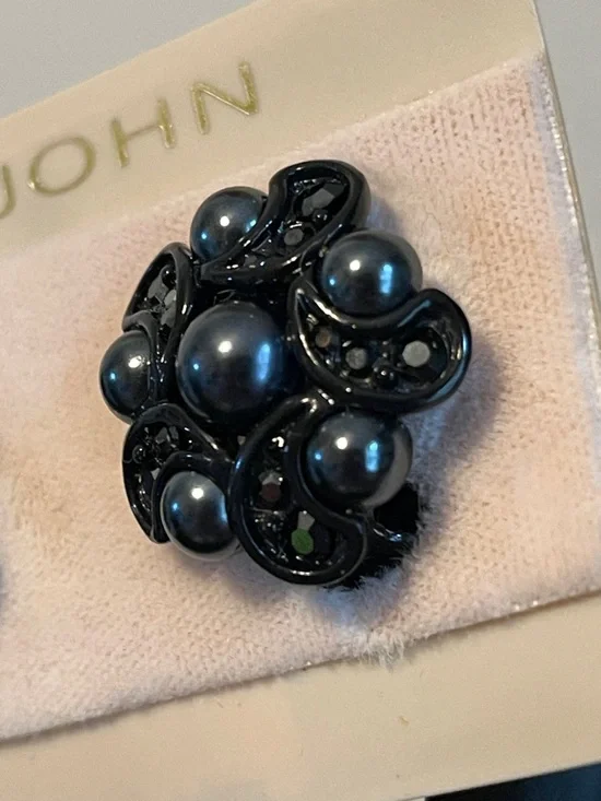 NWT Vintage St. John Black Faux Pearl & Rhinestone Cluster Clip-on Earrings - Picture 3 of 6